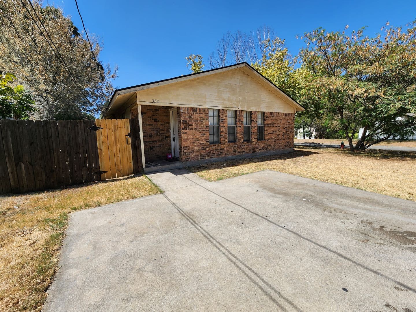 Haltom City Apartment: 3211 Eastridge Dr. - 3211 Eastridge Drive