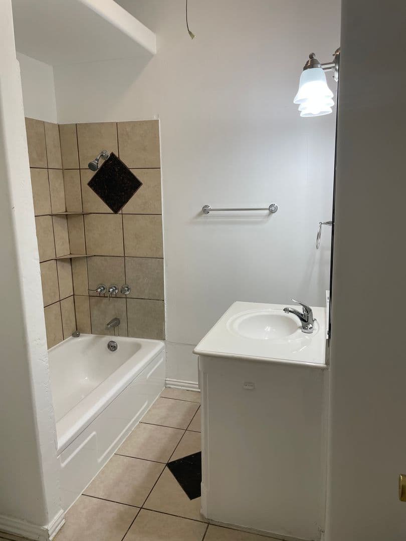 Fort Worth House: 2518 Carter Avenue