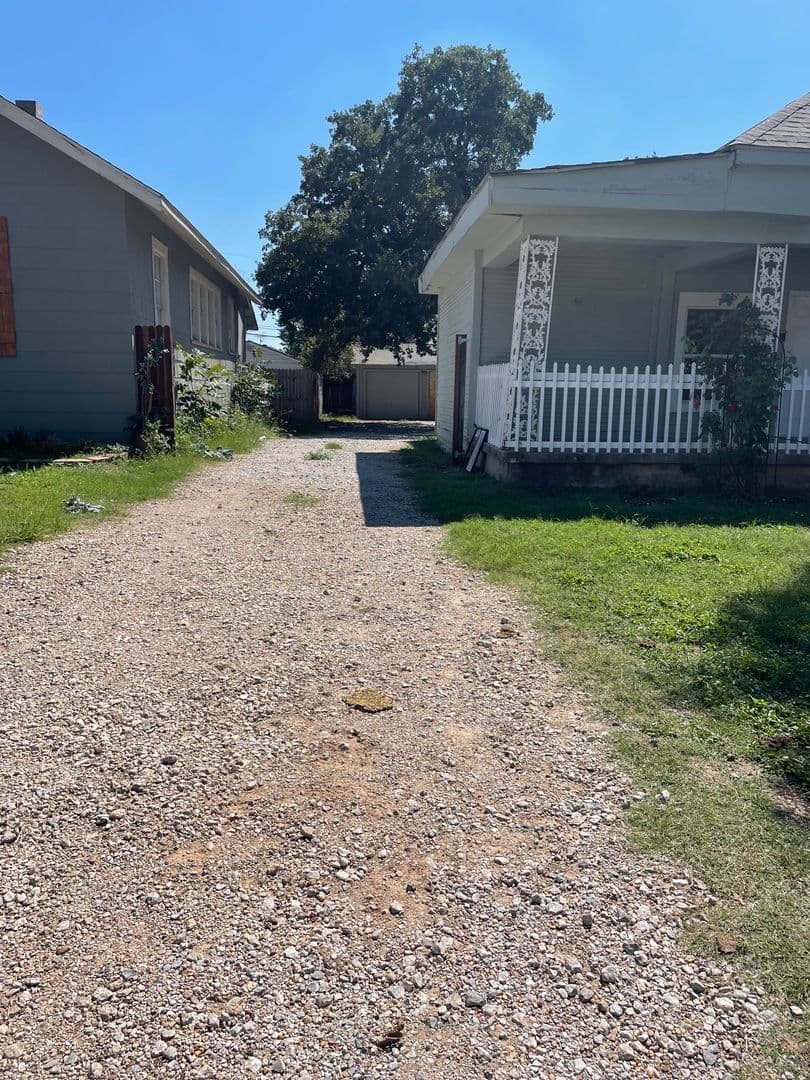 Fort Worth House: 2518 Carter Avenue