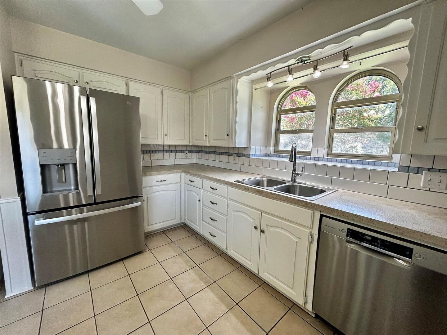 North Richland Hills House: 6209 Gayle Drive