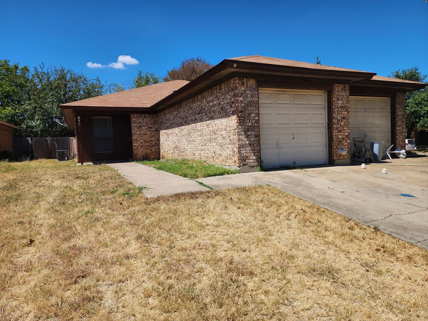 Fort Worth House: 6702 South Creek Dr