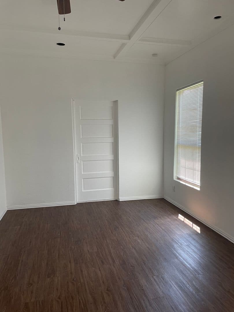 Fort Worth House: 2518 Carter Avenue