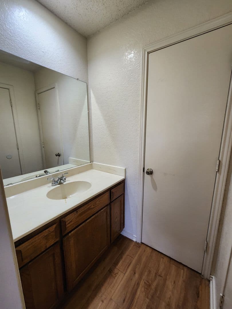 Fort Worth House: 6702 South Creek Dr