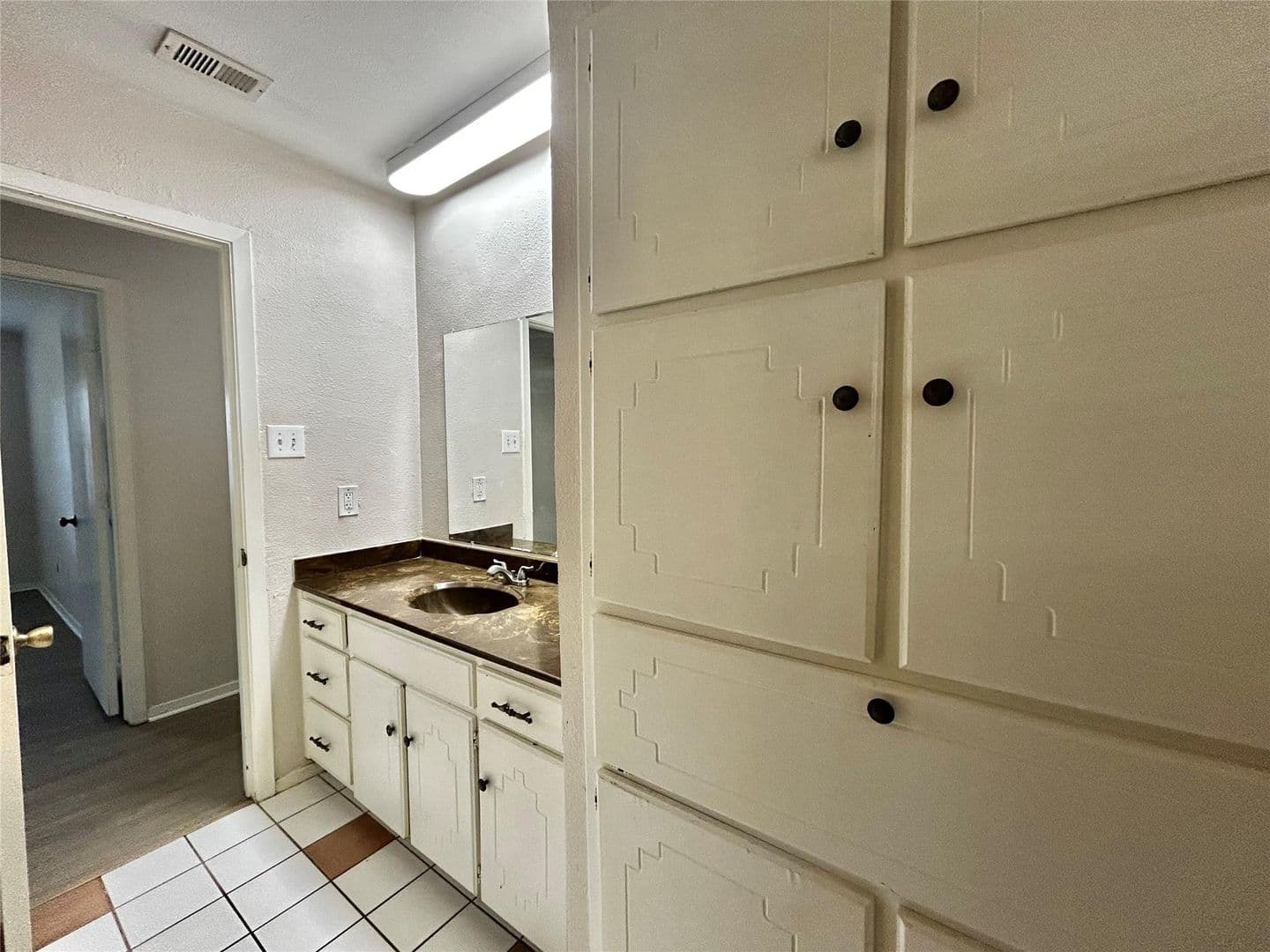 North Richland Hills House: 6209 Gayle Drive
