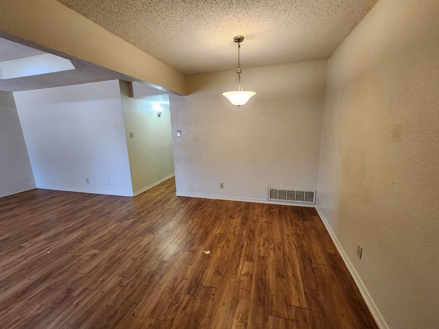 Fort Worth House: 6702 South Creek Dr