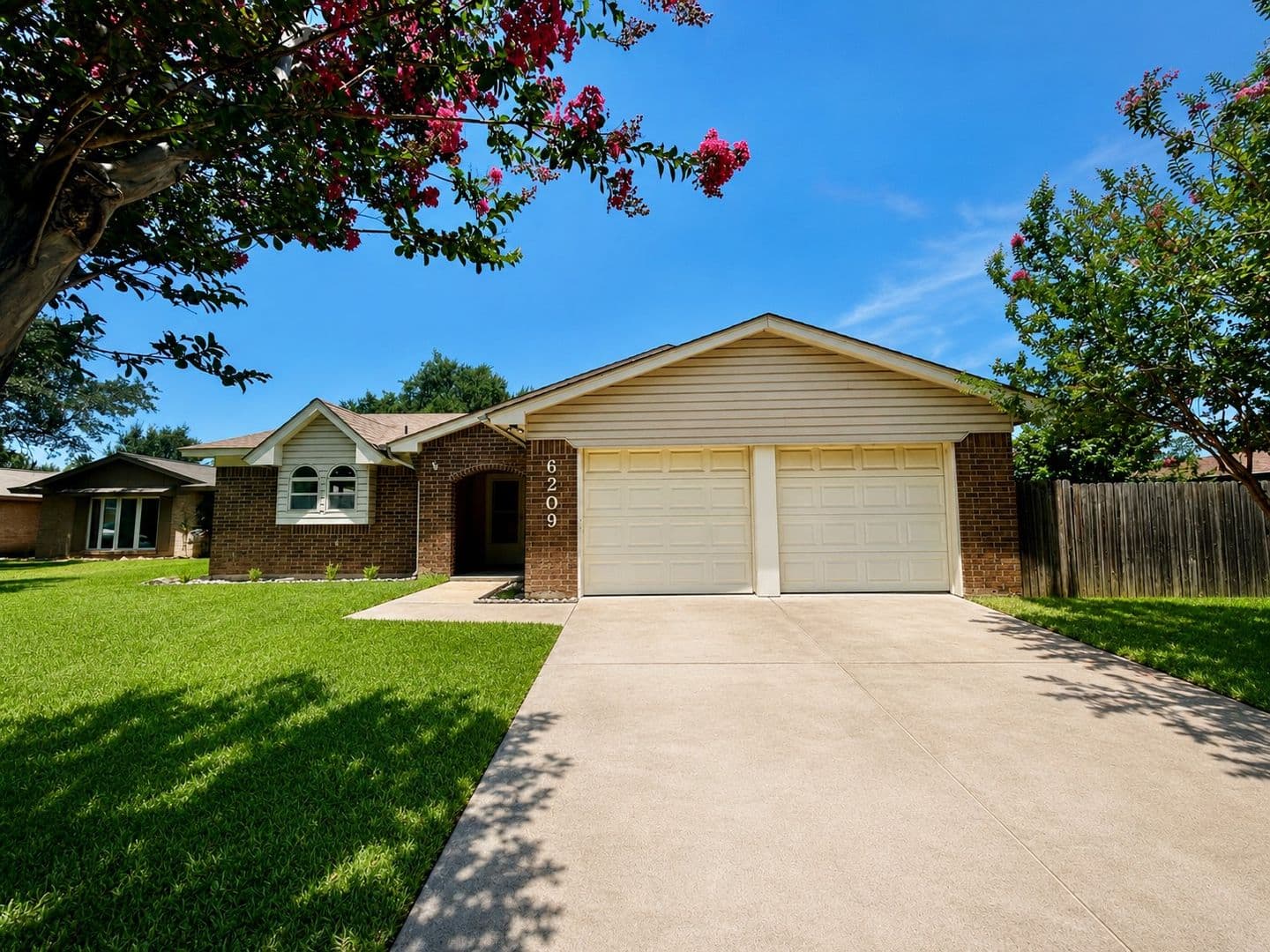 North Richland Hills House: 6209 Gayle Drive