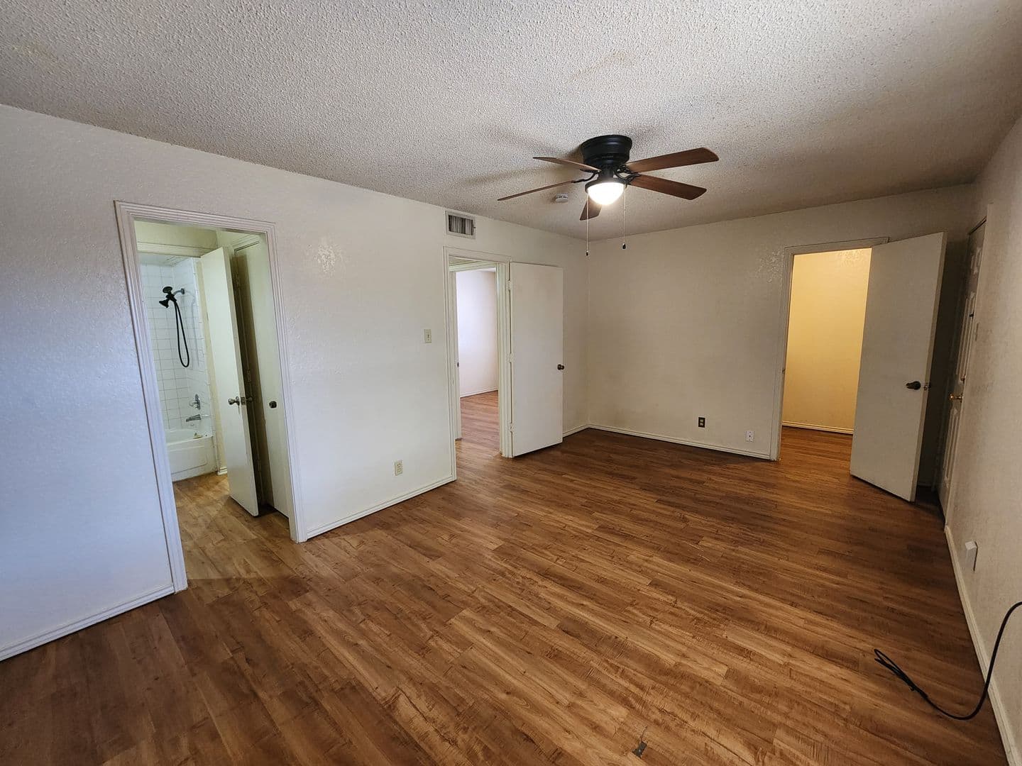 Fort Worth House: 6702 South Creek Dr