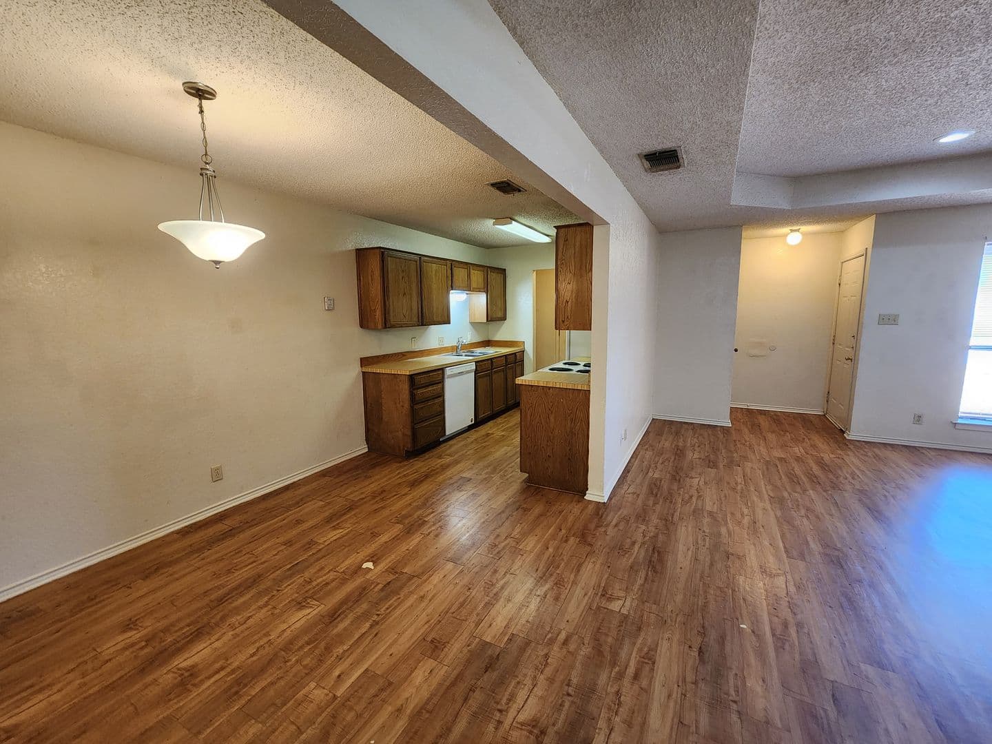 Fort Worth House: 6702 South Creek Dr