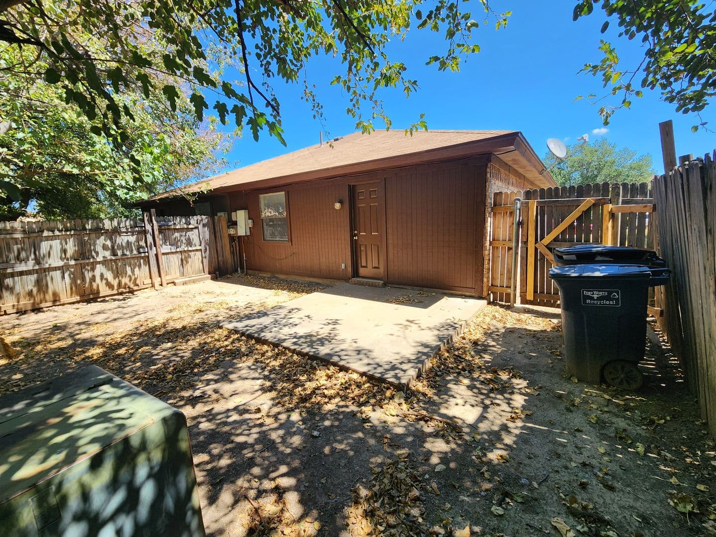 Fort Worth House: 6702 South Creek Dr