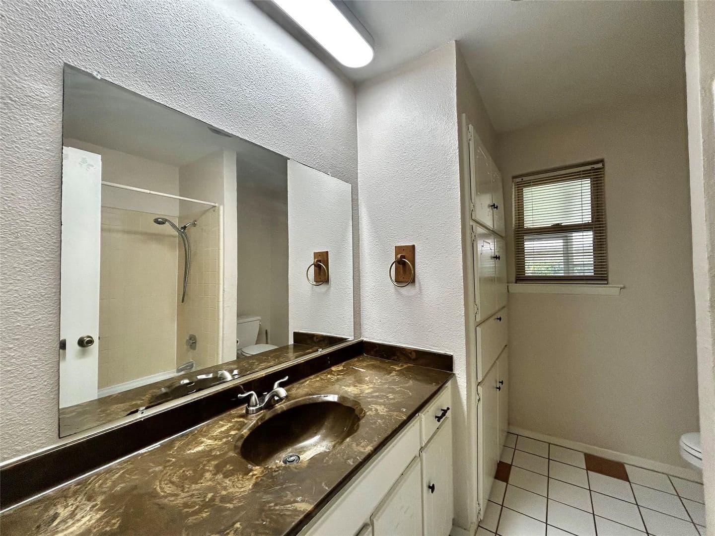 North Richland Hills House: 6209 Gayle Drive