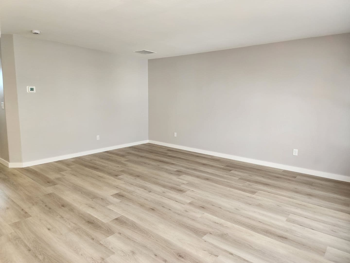 Moses Lake Apartment: 1416 South Skyline Drive