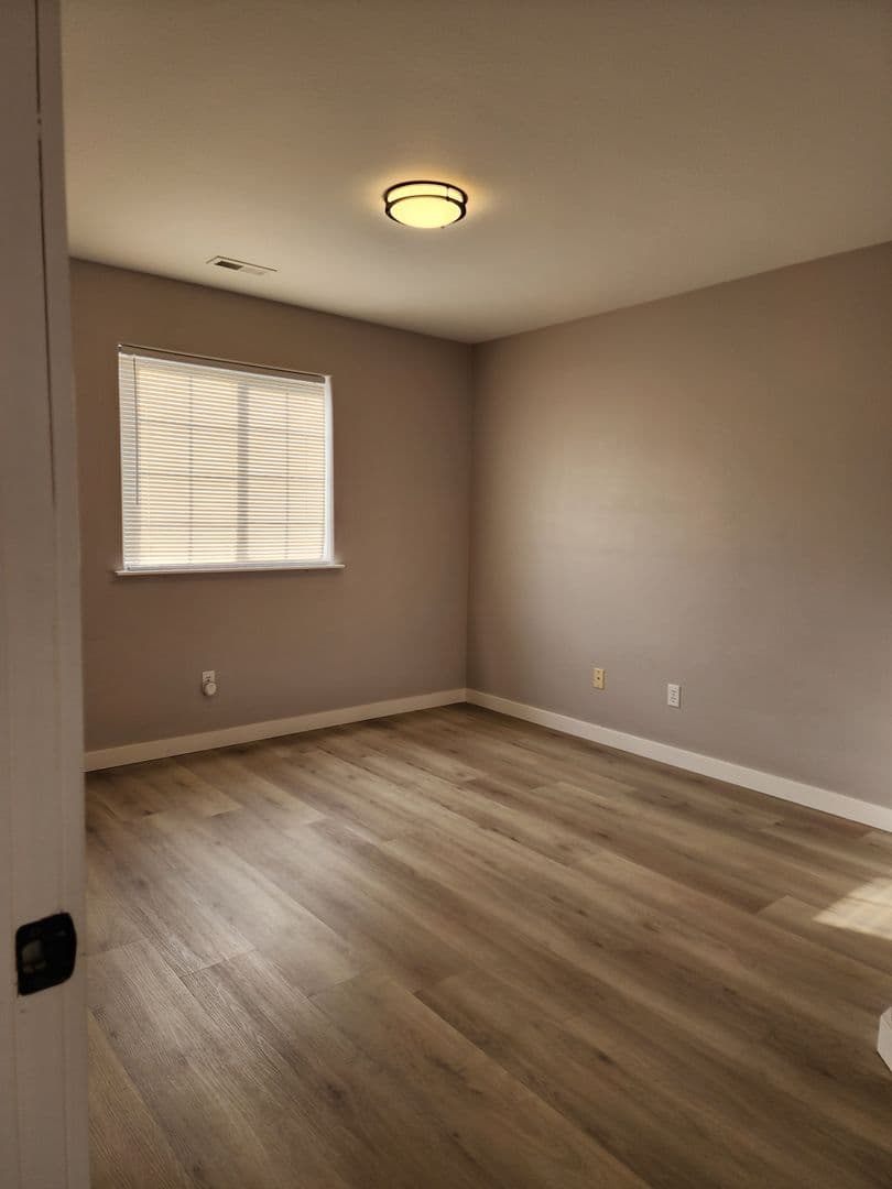 Moses Lake Apartment: 1416 South Skyline Drive