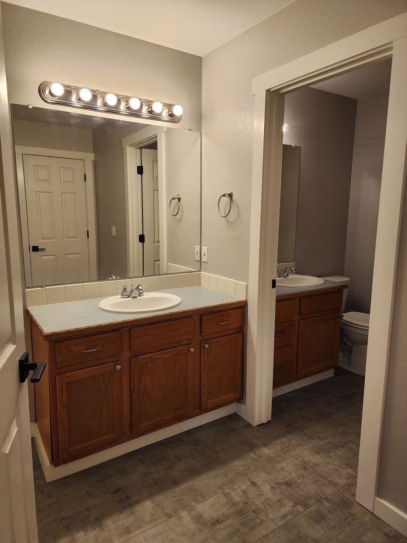 Moses Lake Apartment: 1416 South Skyline Drive