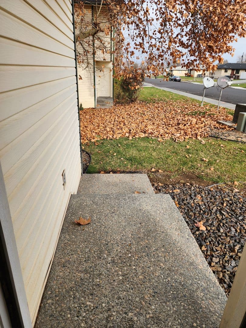 Moses Lake Apartment: 1416 South Skyline Drive