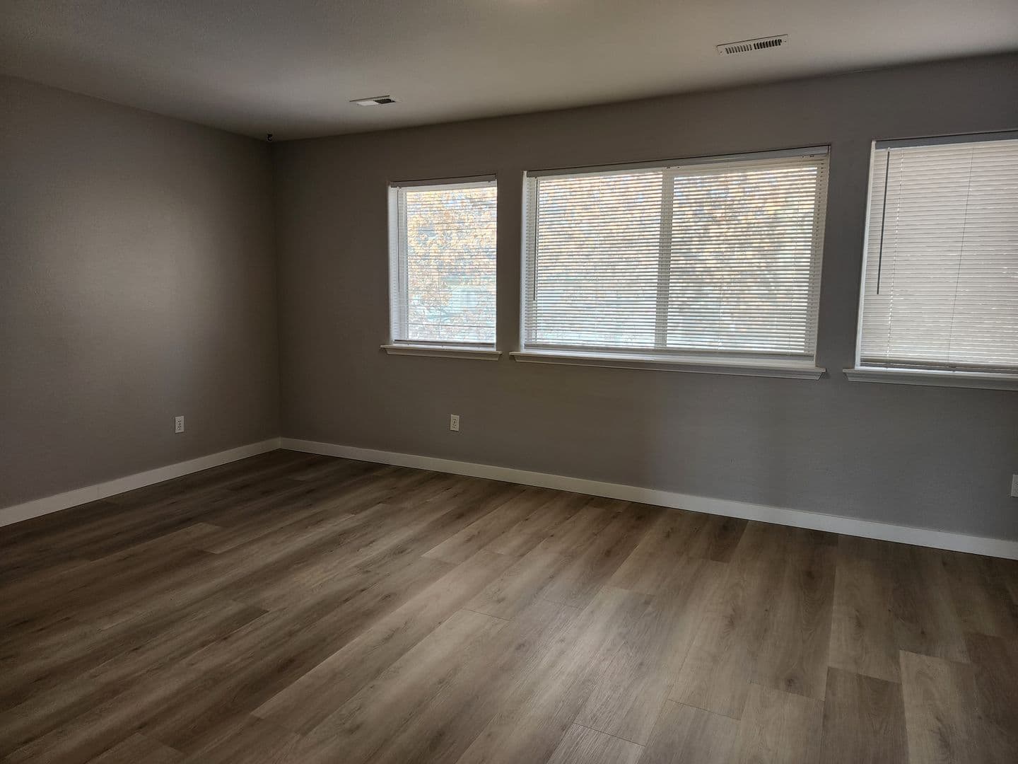 Moses Lake Apartment: 1416 South Skyline Drive