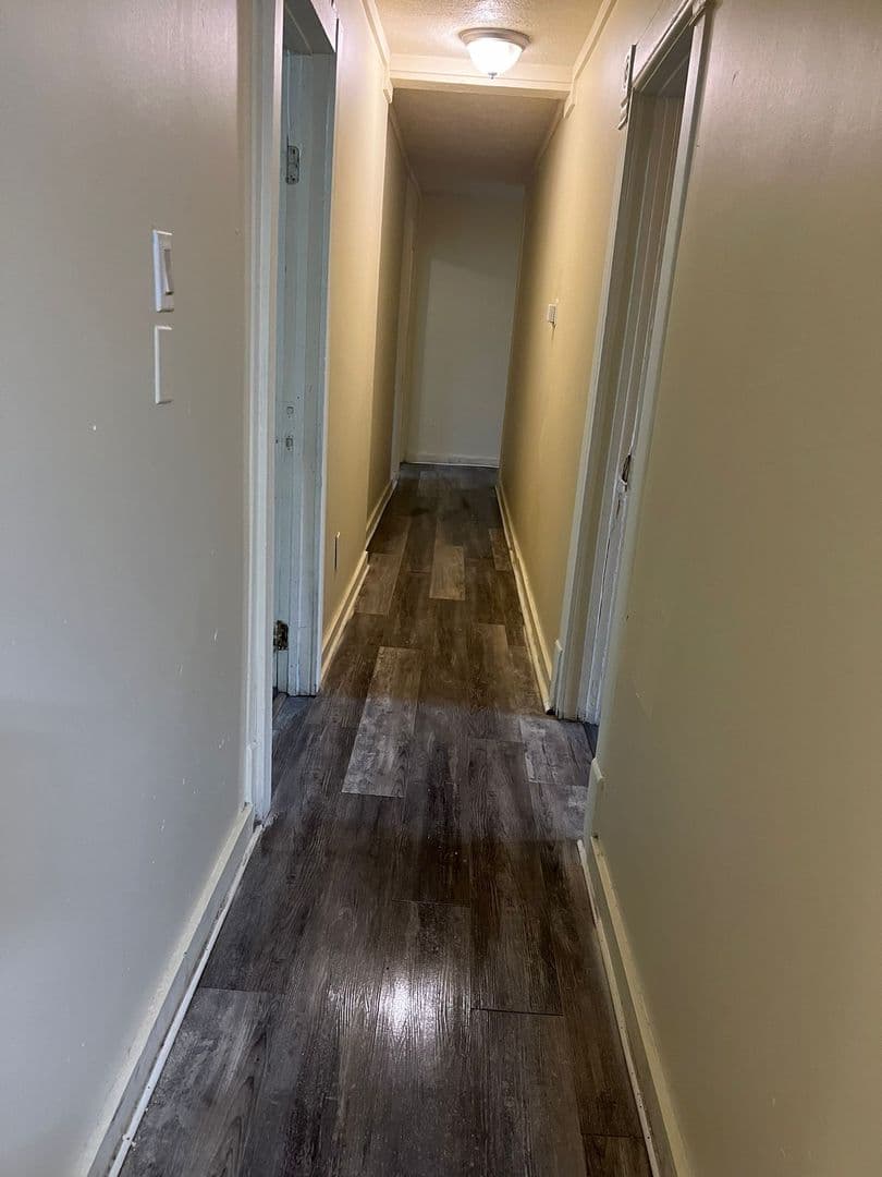 Newark Apartment: 294 W Church St