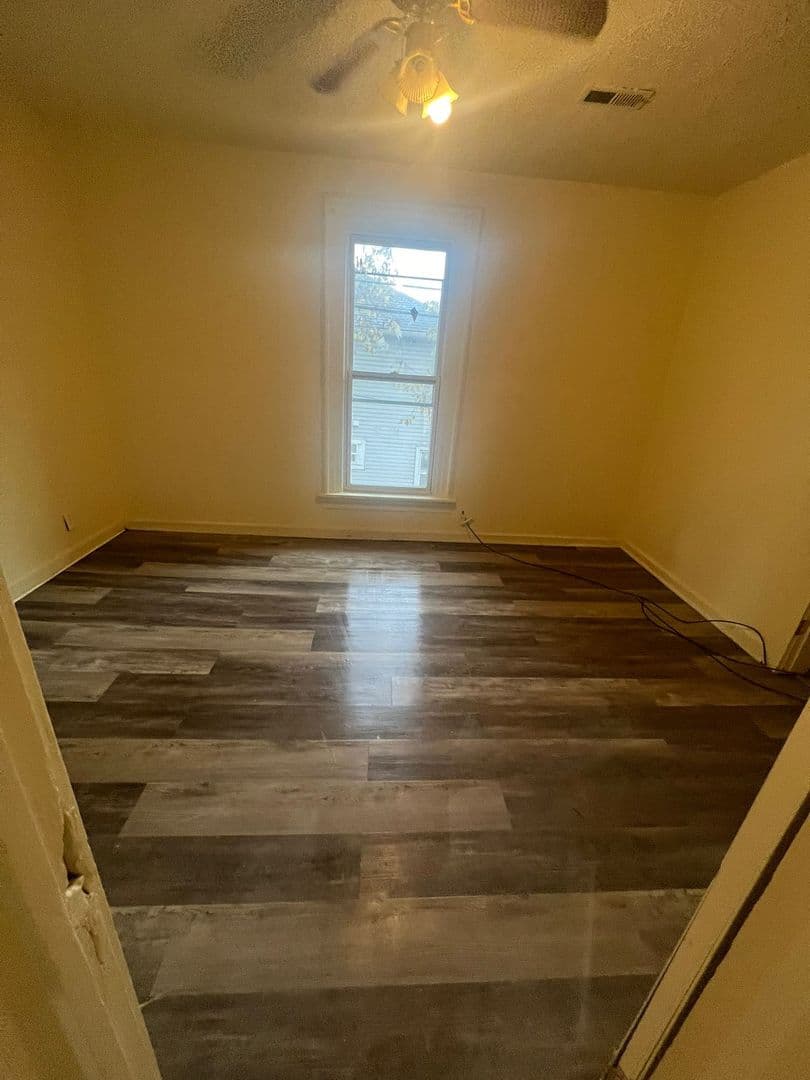 Newark Apartment: 294 W Church St