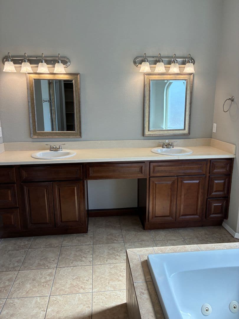 El Paso House: 12261 Gaudi Way