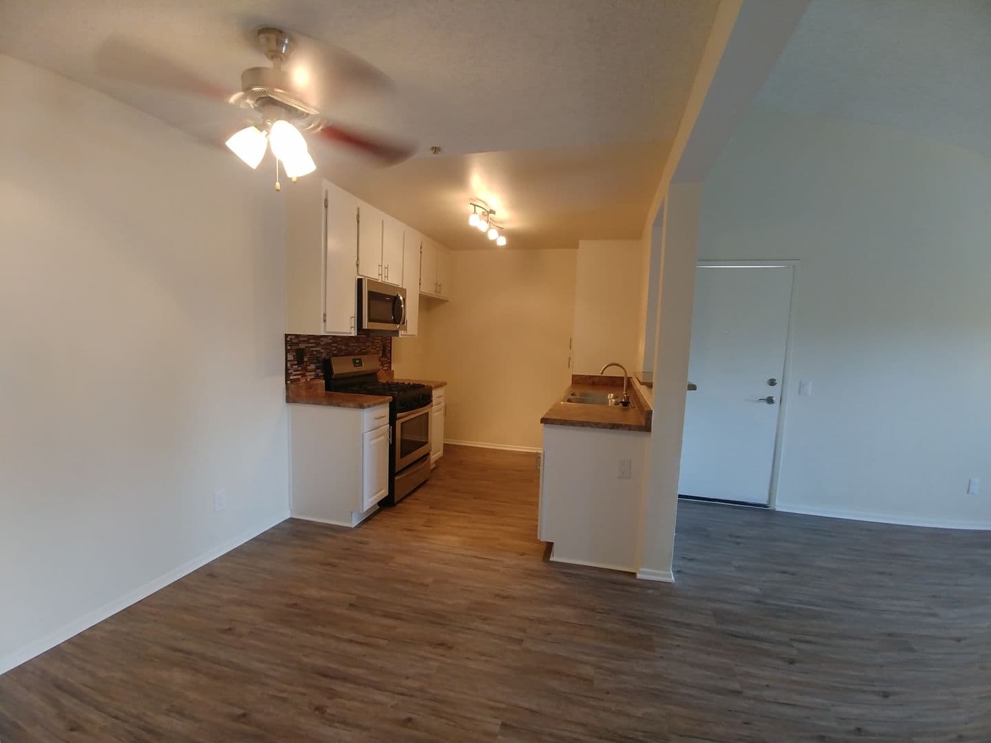 Santa Ana Apartment: 1314 Harbor Boulevard