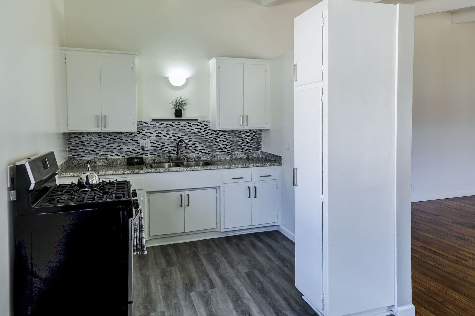 Gardena Apartment: 15003 Lemoli Ave.