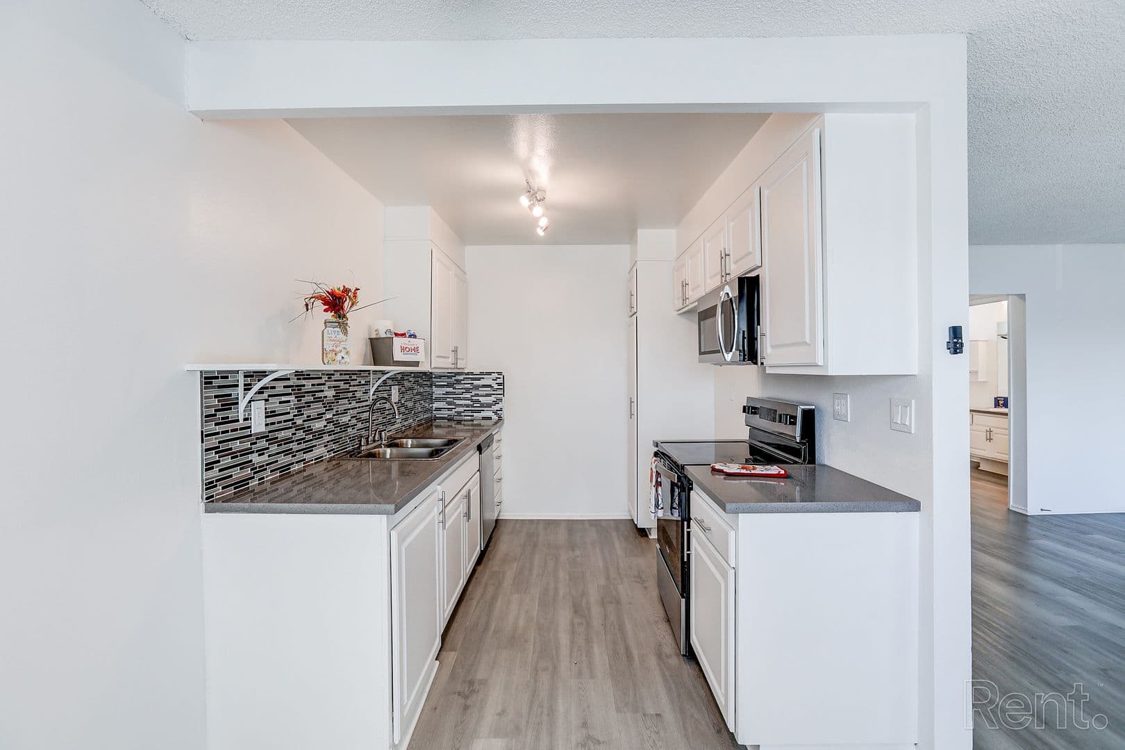 Anaheim Apartment: 2020 West Alameda Avenue