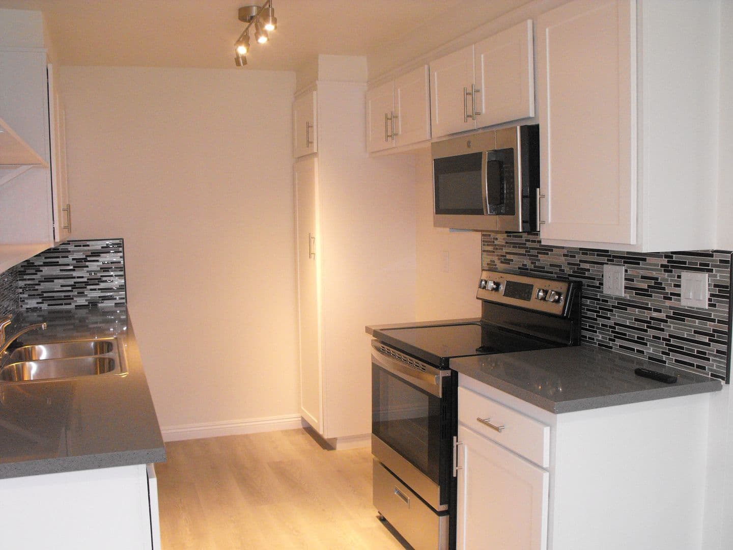 Anaheim Apartment: 2020 West Alameda Avenue