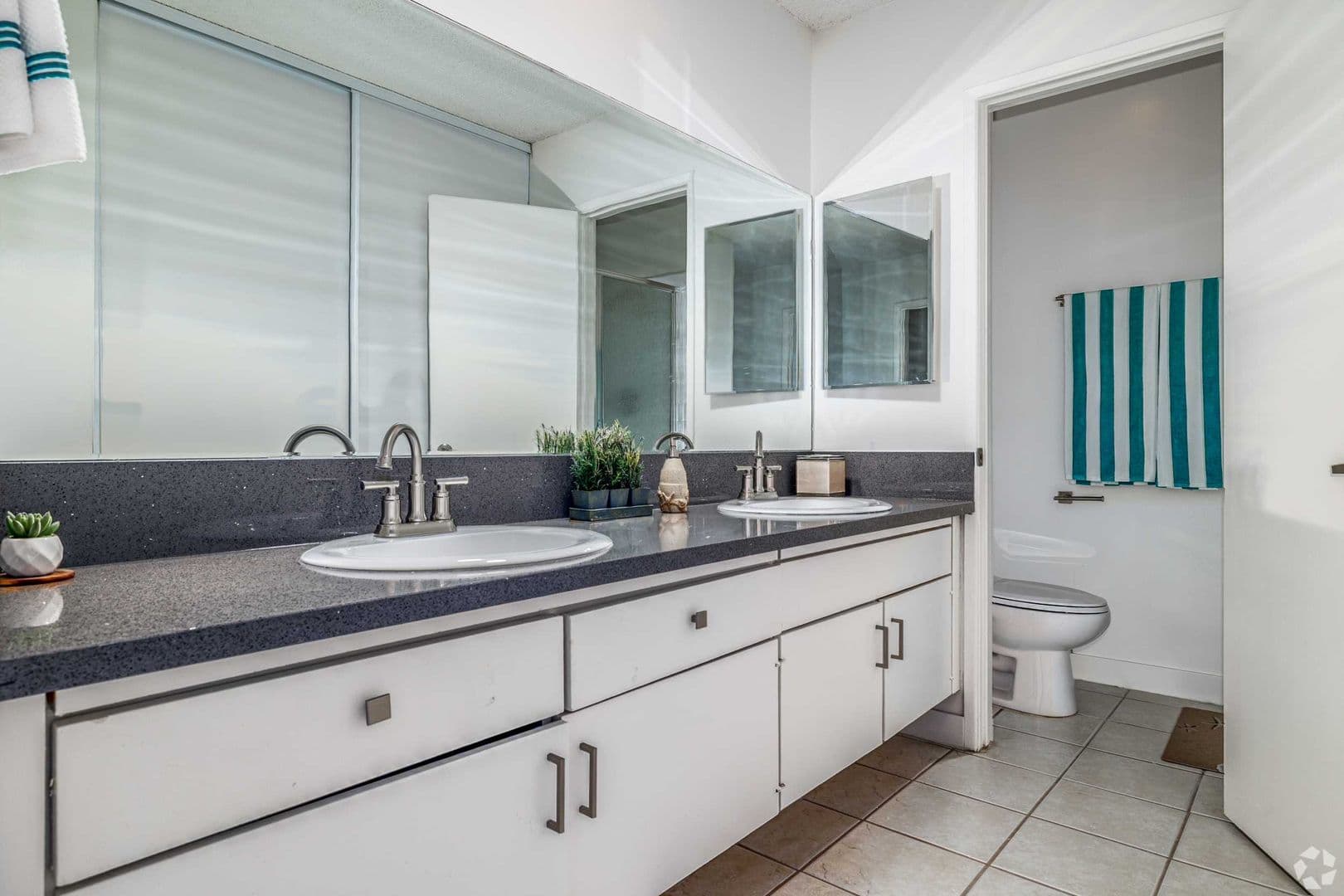 Torrance Apartment: 1500 Hickory Avenue