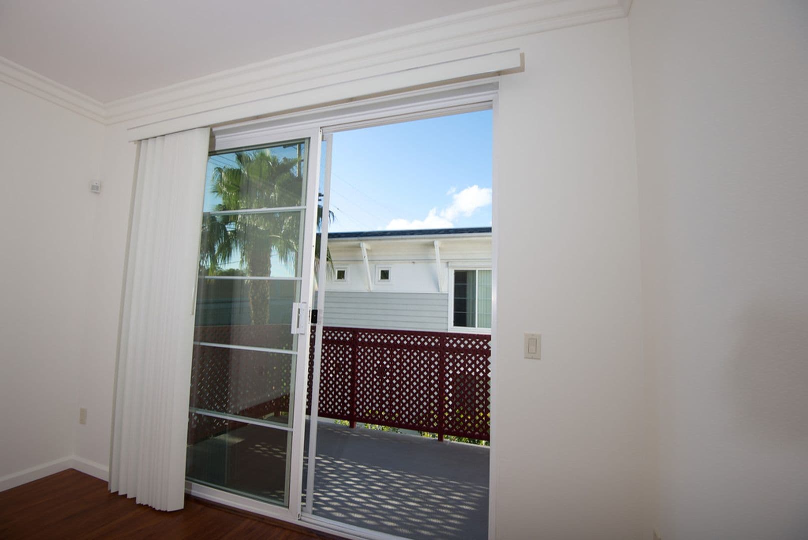 Los Angeles Apartment: 426 South Sepulveda