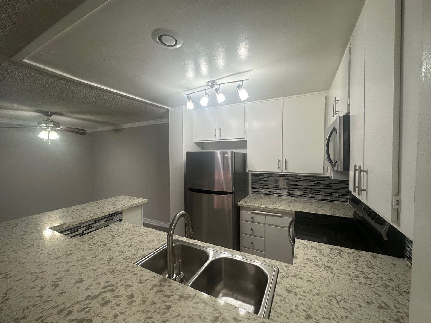 Torrance Apartment: 3707 Garnet Street