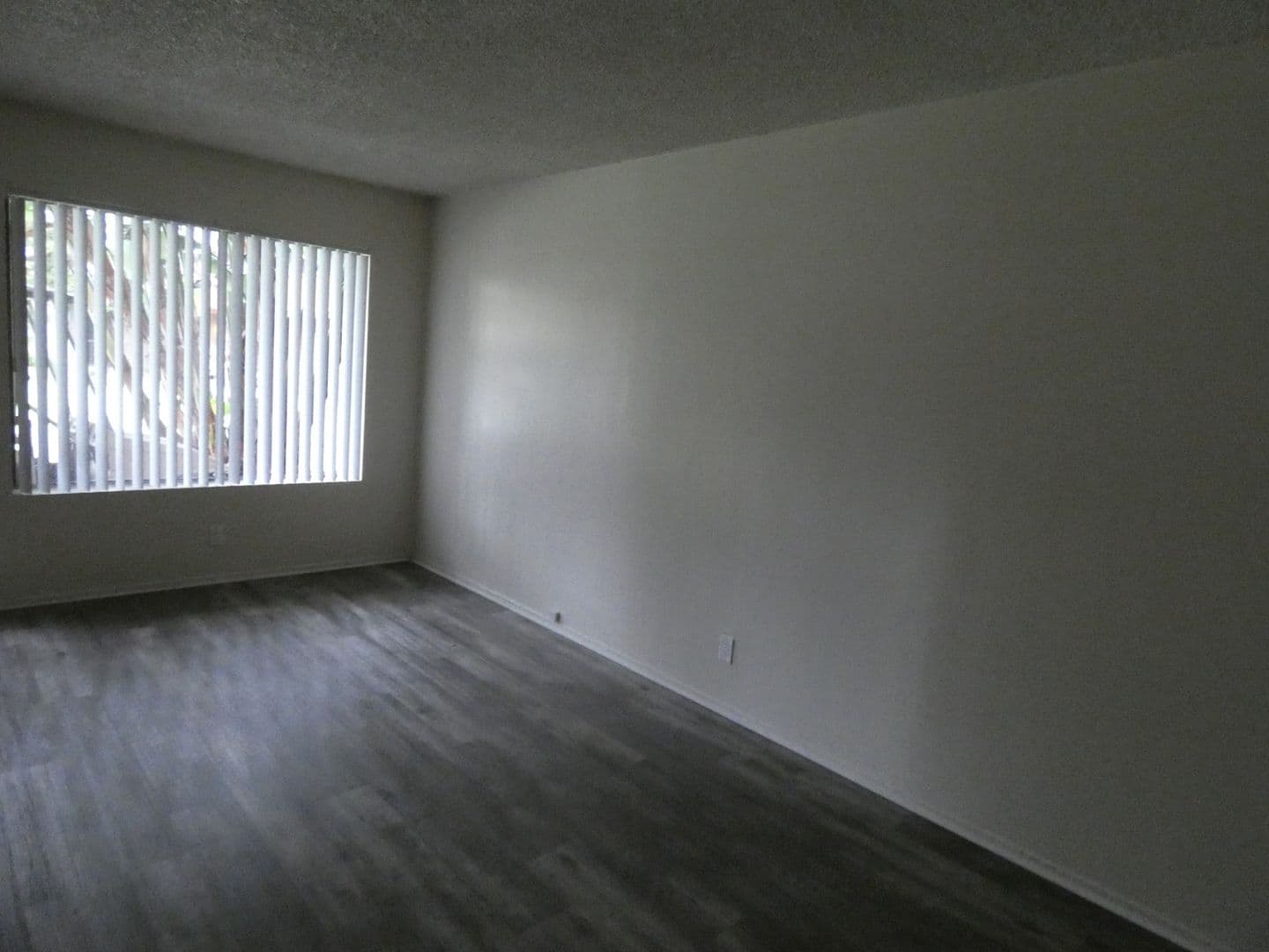 Santa Ana Apartment: 2833 N Bristol Street