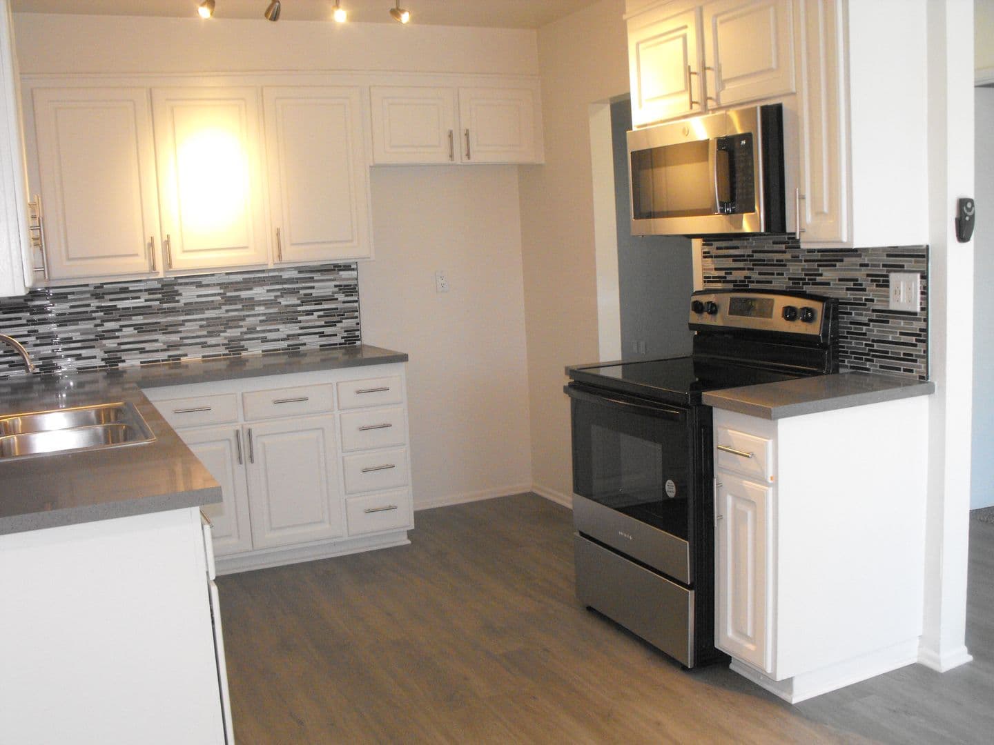 Anaheim Apartment: 2020 West Alameda Avenue