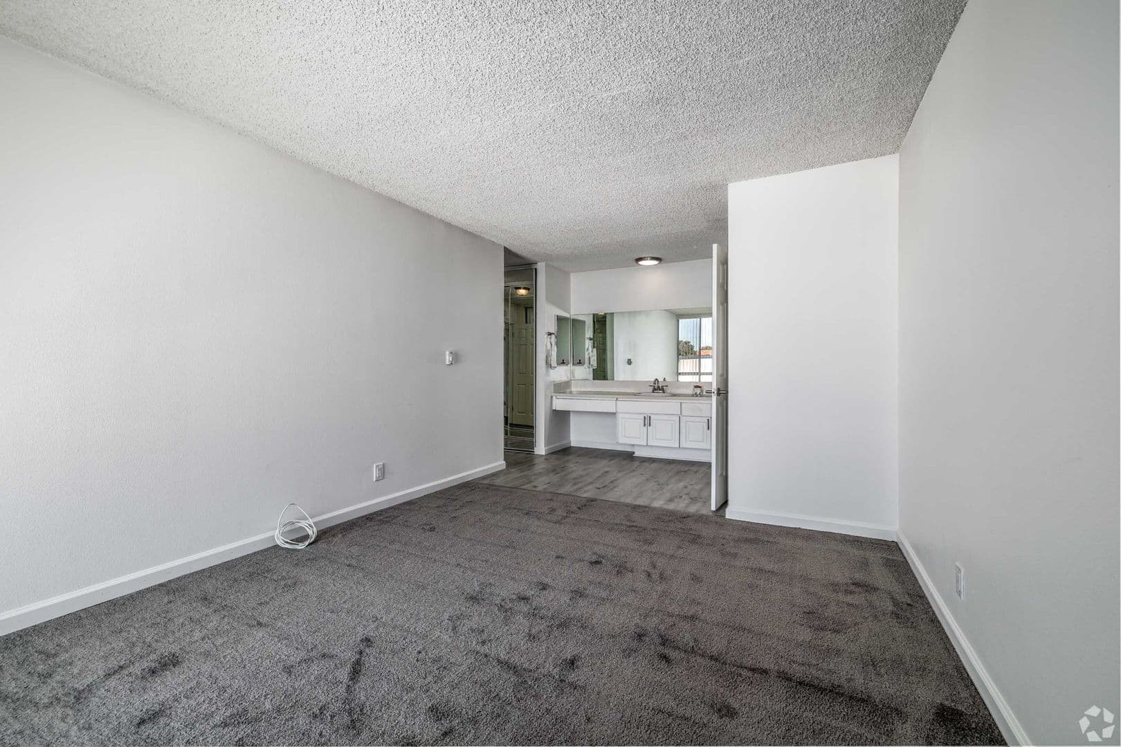 Torrance Apartment: 1500 Hickory Avenue
