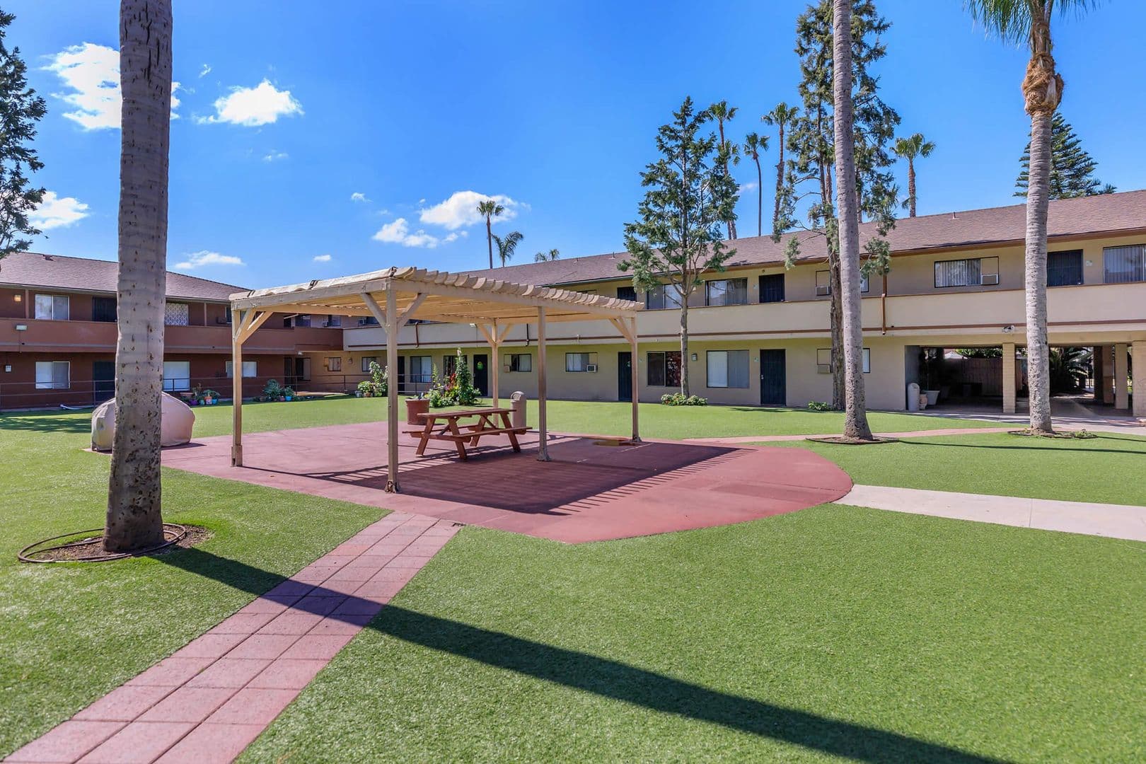 Santa Ana Apartment: 2833 N Bristol Street