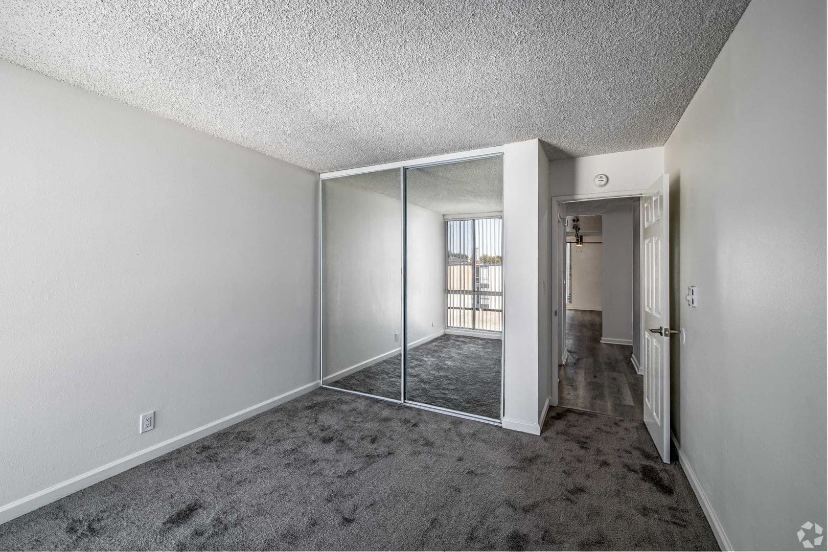 Torrance Apartment: 1500 Hickory Avenue