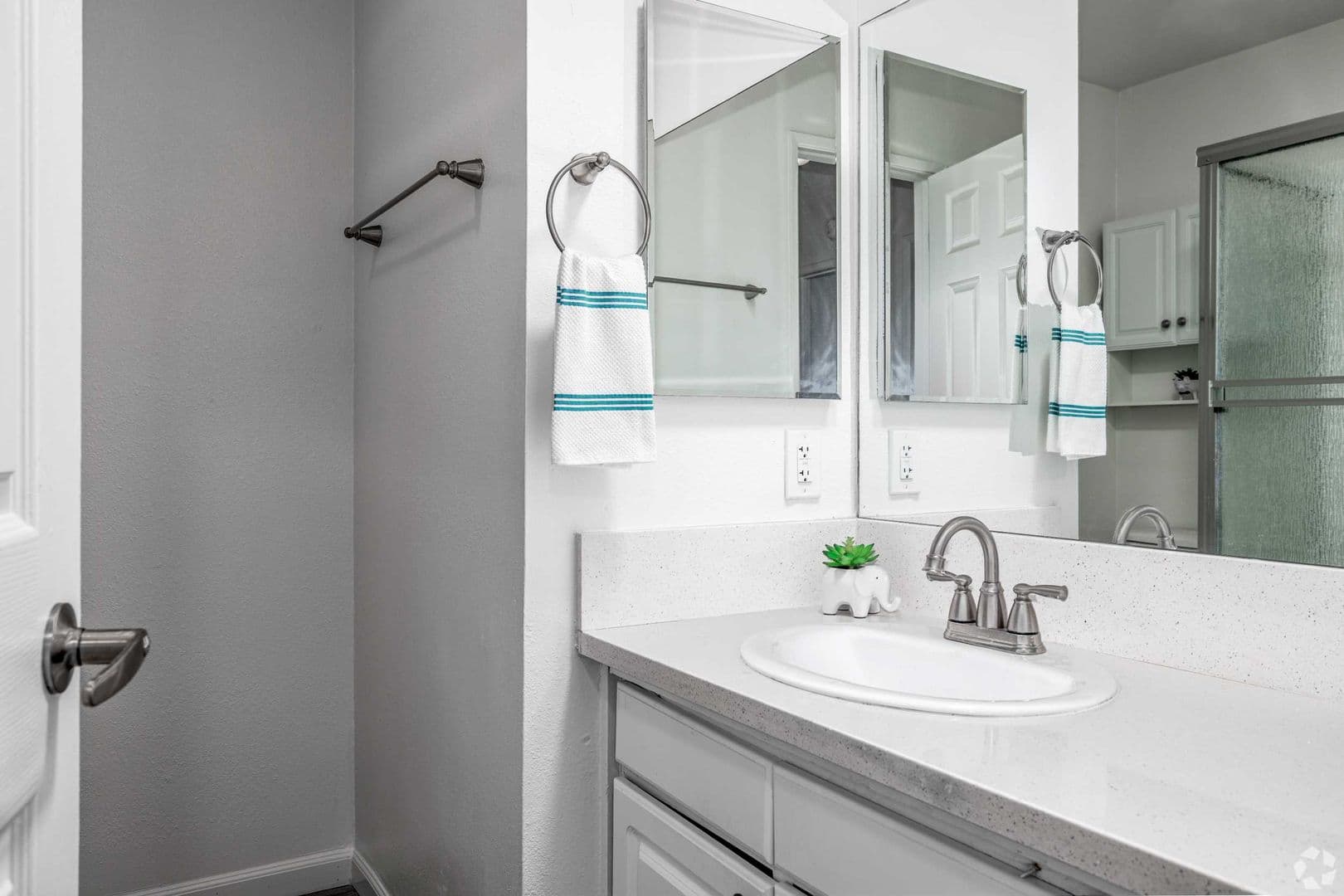 Torrance Apartment: 1500 Hickory Avenue