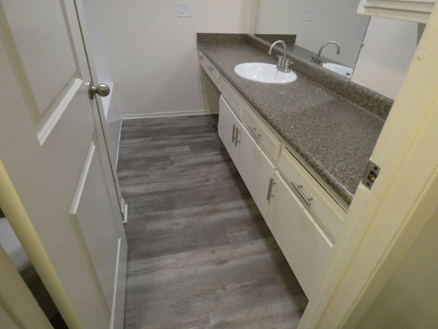 Santa Ana Apartment: 2833 N Bristol Street