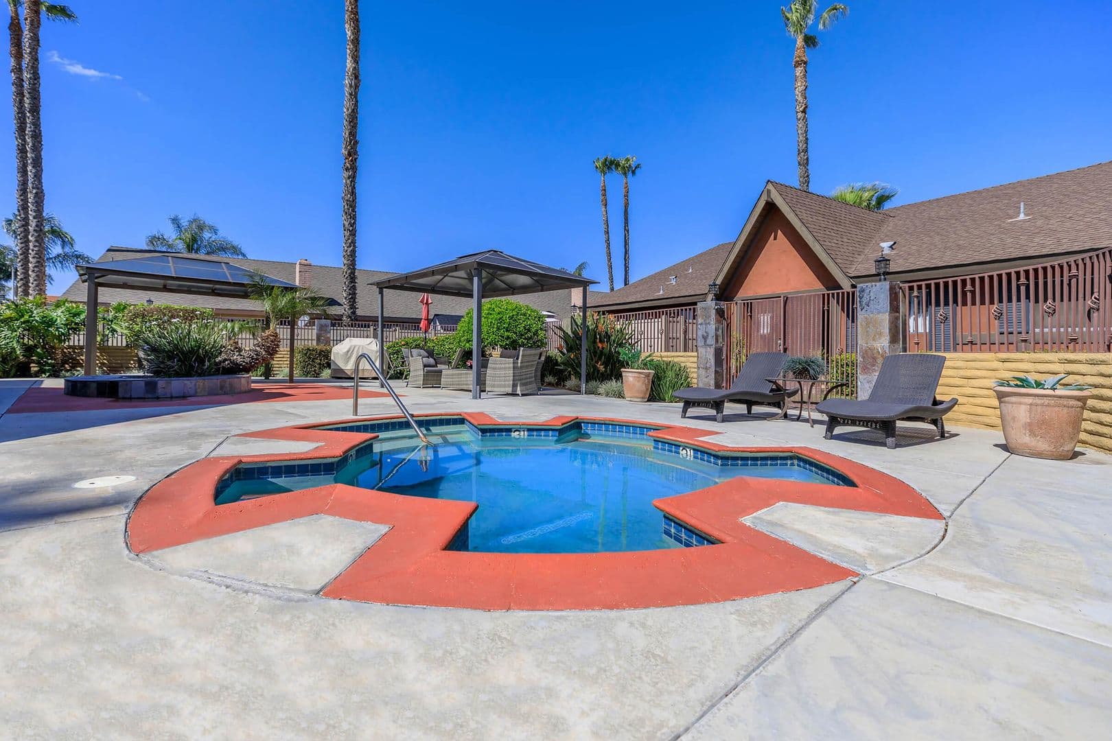 Santa Ana Apartment: 2833 N Bristol Street