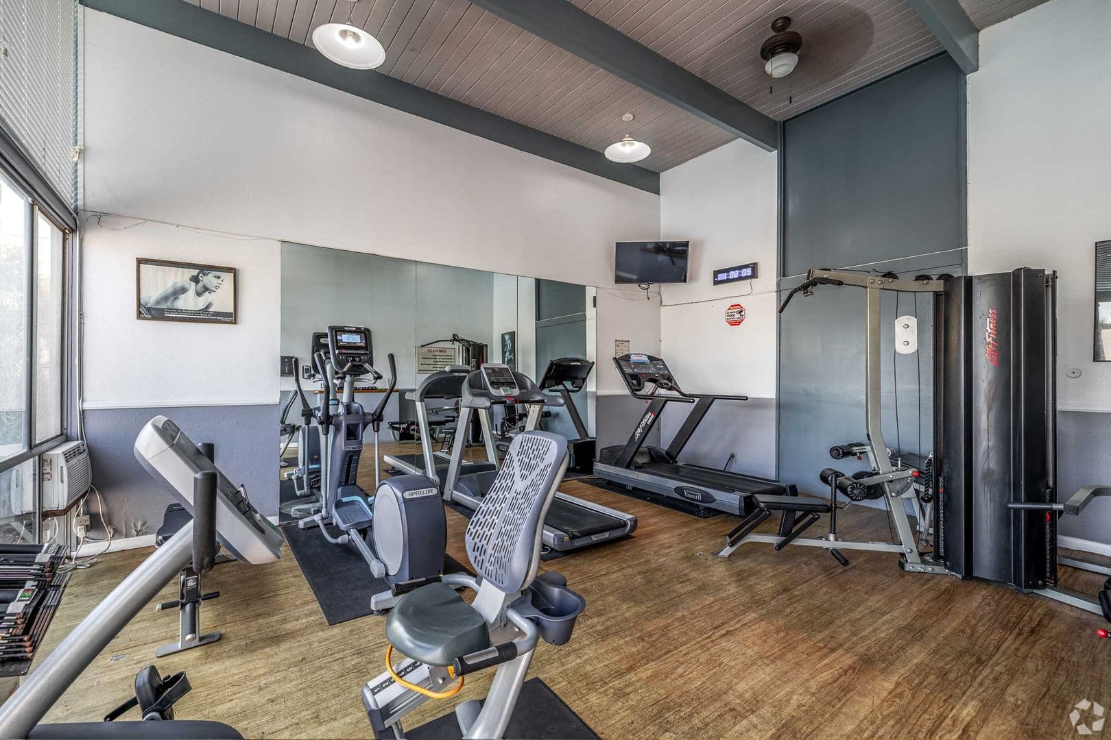 Torrance Apartment: 1500 Hickory Avenue
