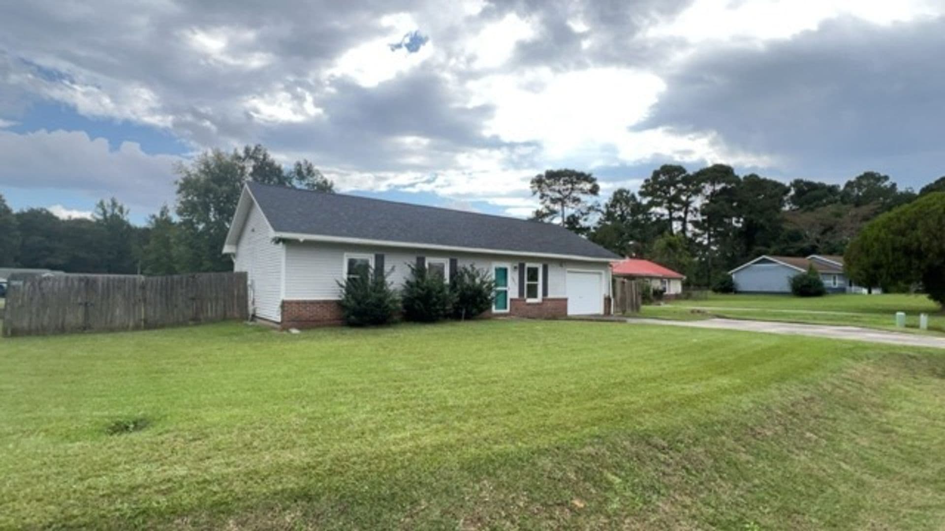 Jacksonville House: 1011 Blue Leaf Place