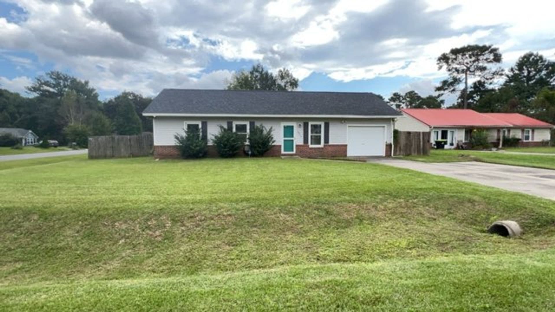 Jacksonville House: 1011 Blue Leaf Place