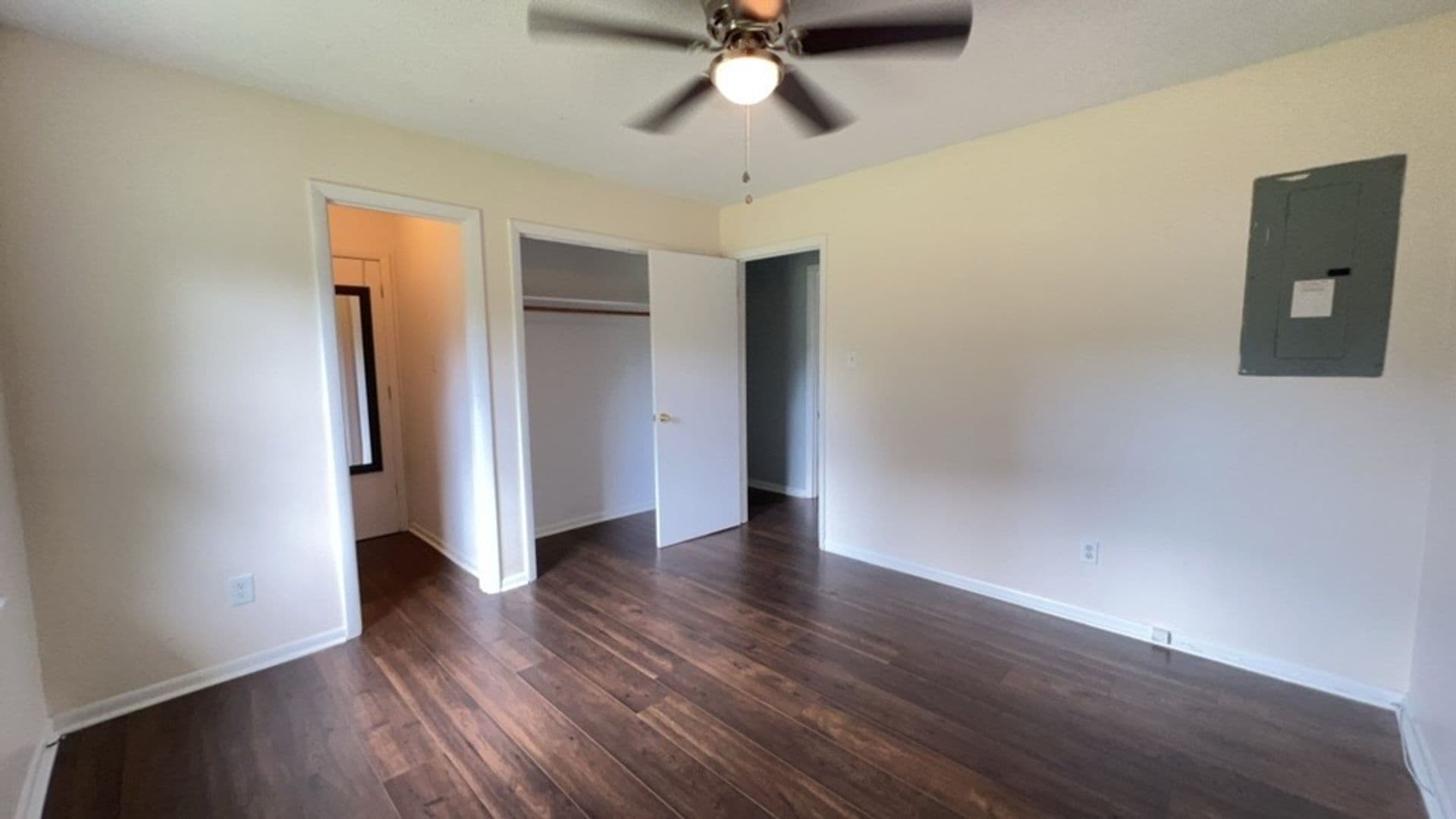 Jacksonville House: 1011 Blue Leaf Place