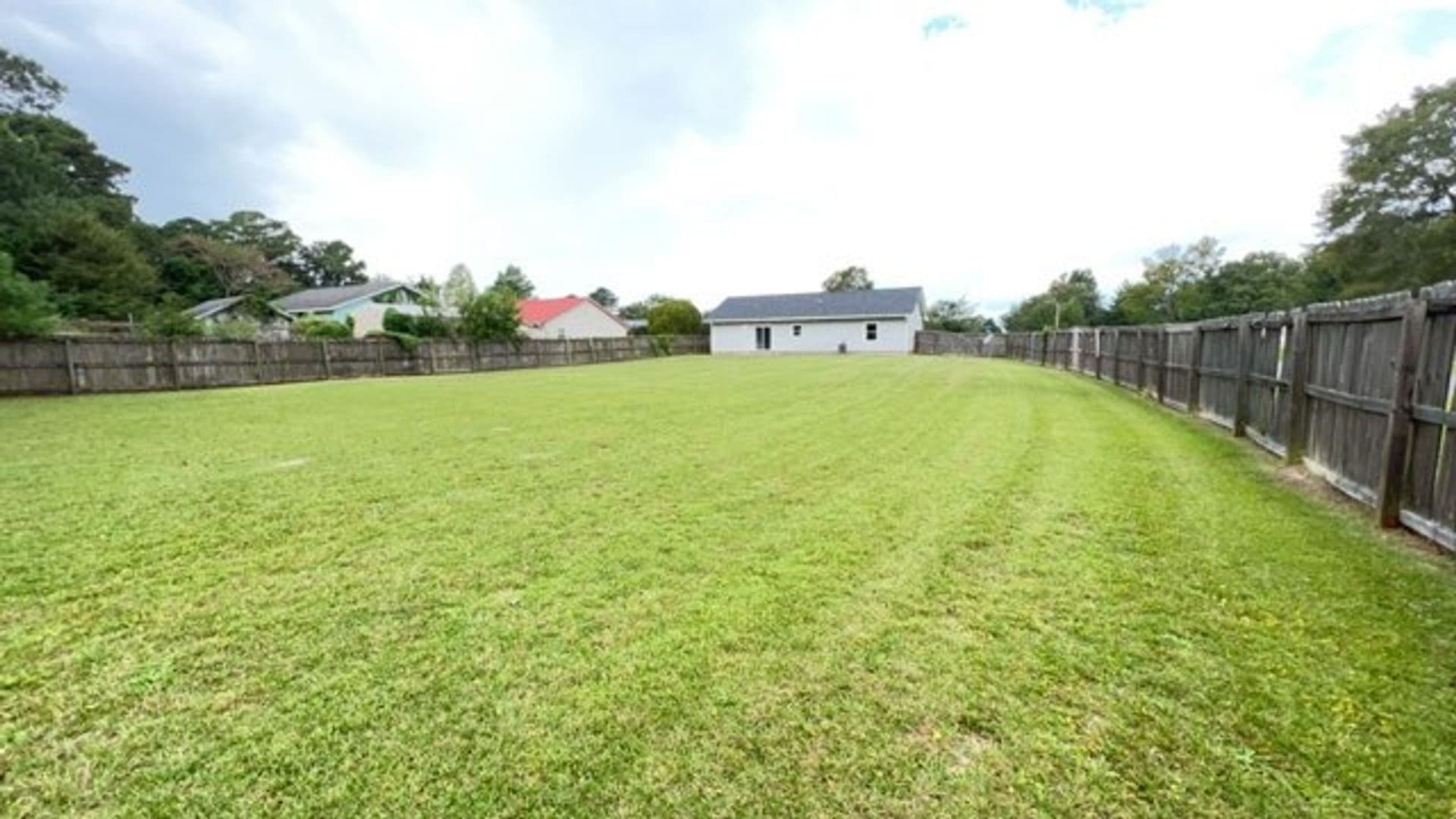 Jacksonville House: 1011 Blue Leaf Place
