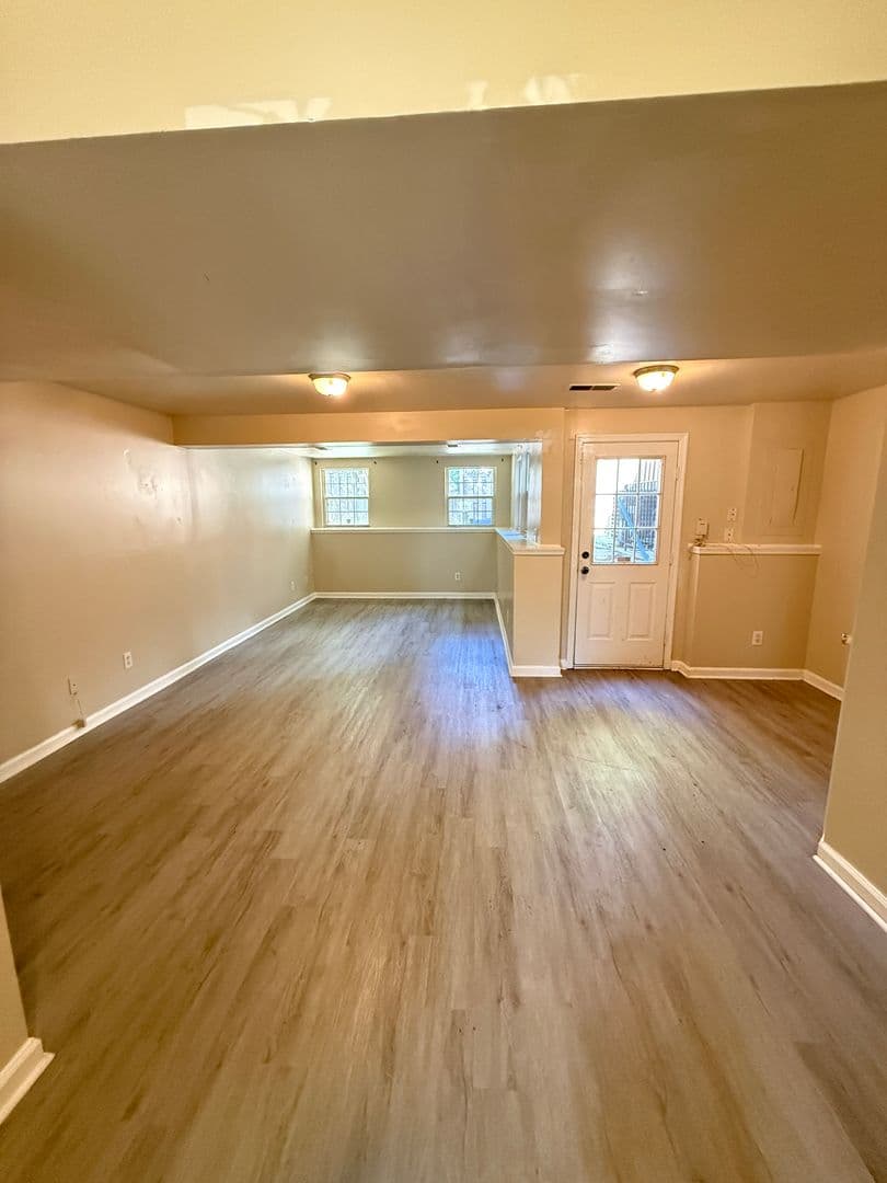 Woodbridge House: 12800 Silvia Loop