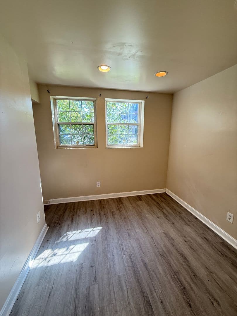 Woodbridge House: 12800 Silvia Loop