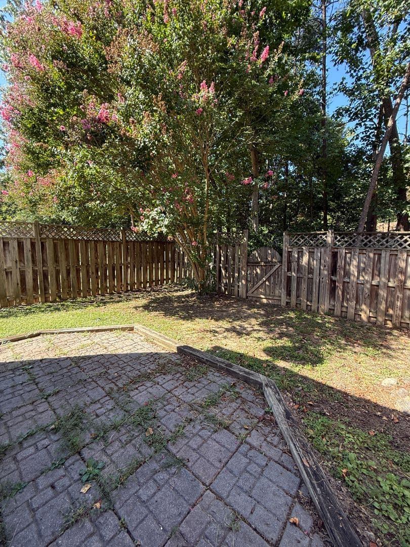 Woodbridge House: 12800 Silvia Loop