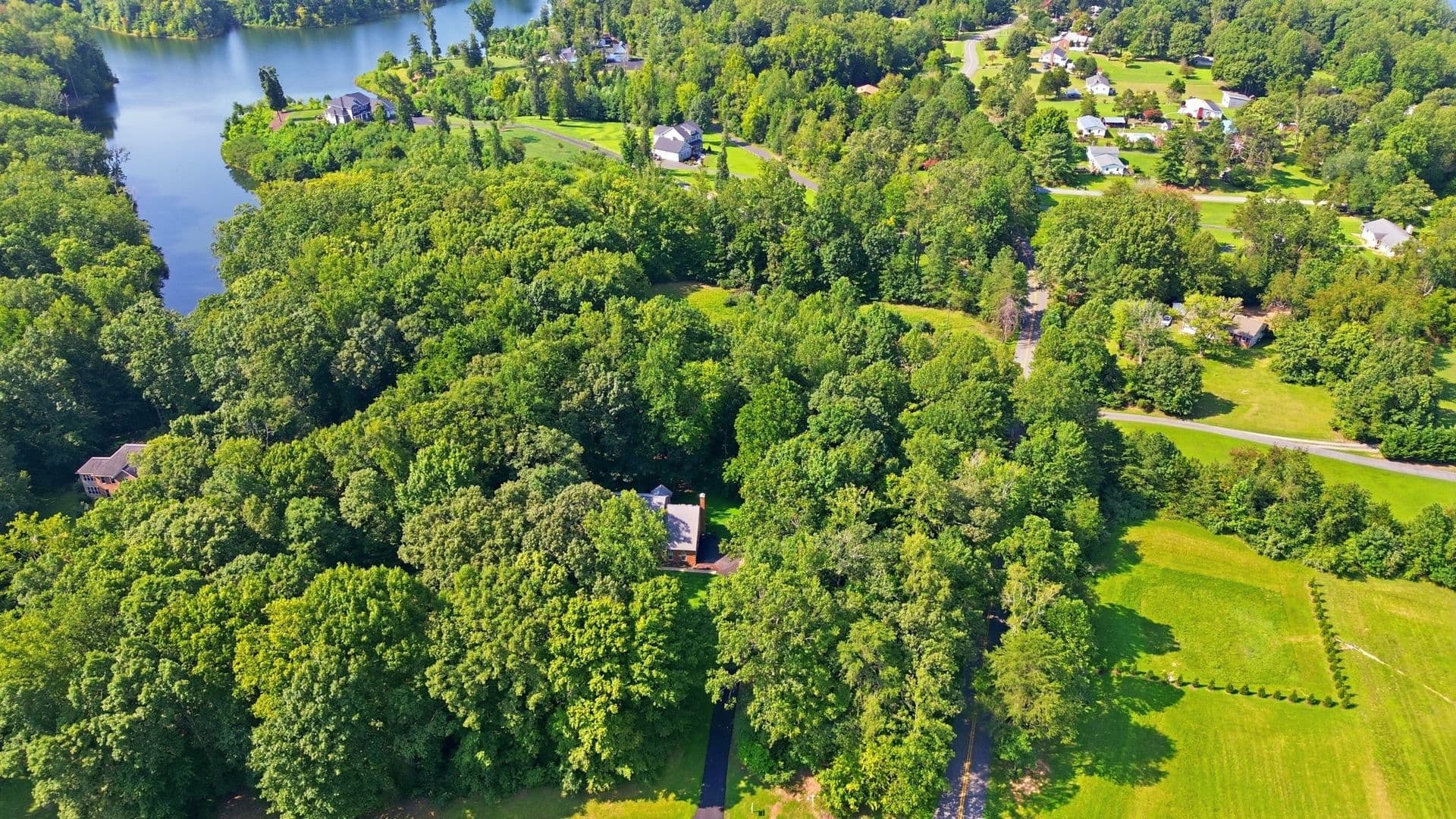 Fredericksburg House: 2 English Hills Dr