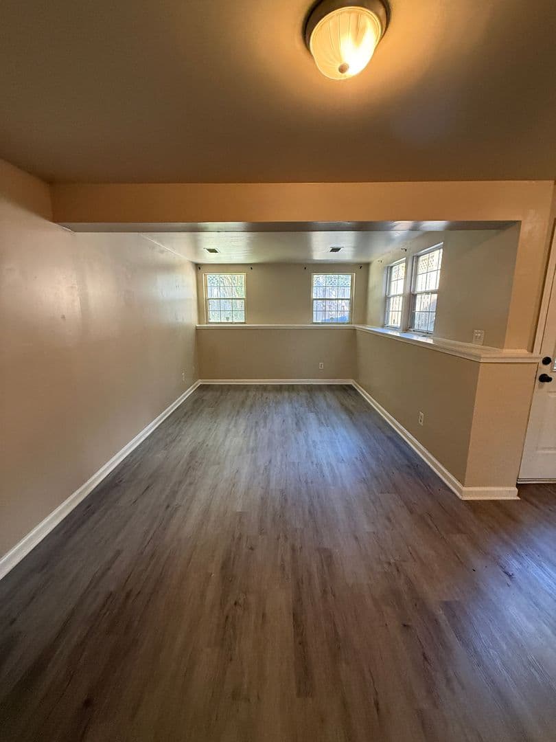 Woodbridge House: 12800 Silvia Loop