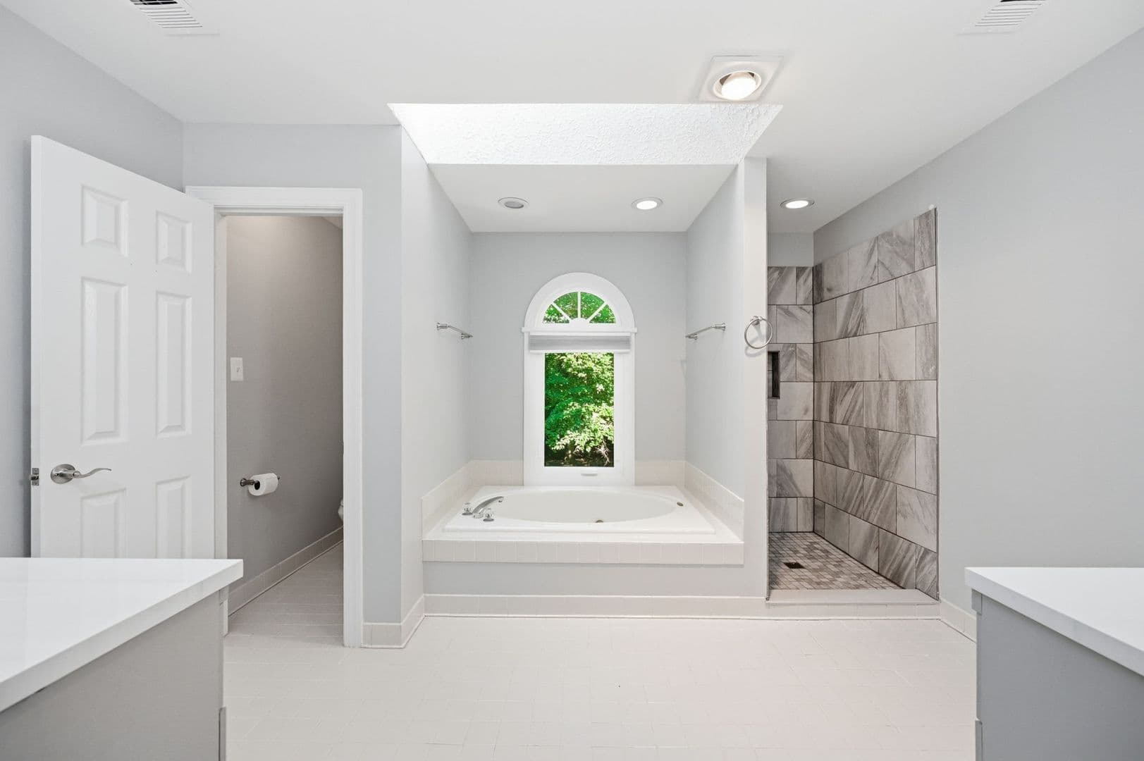 Fredericksburg House: 2 English Hills Dr