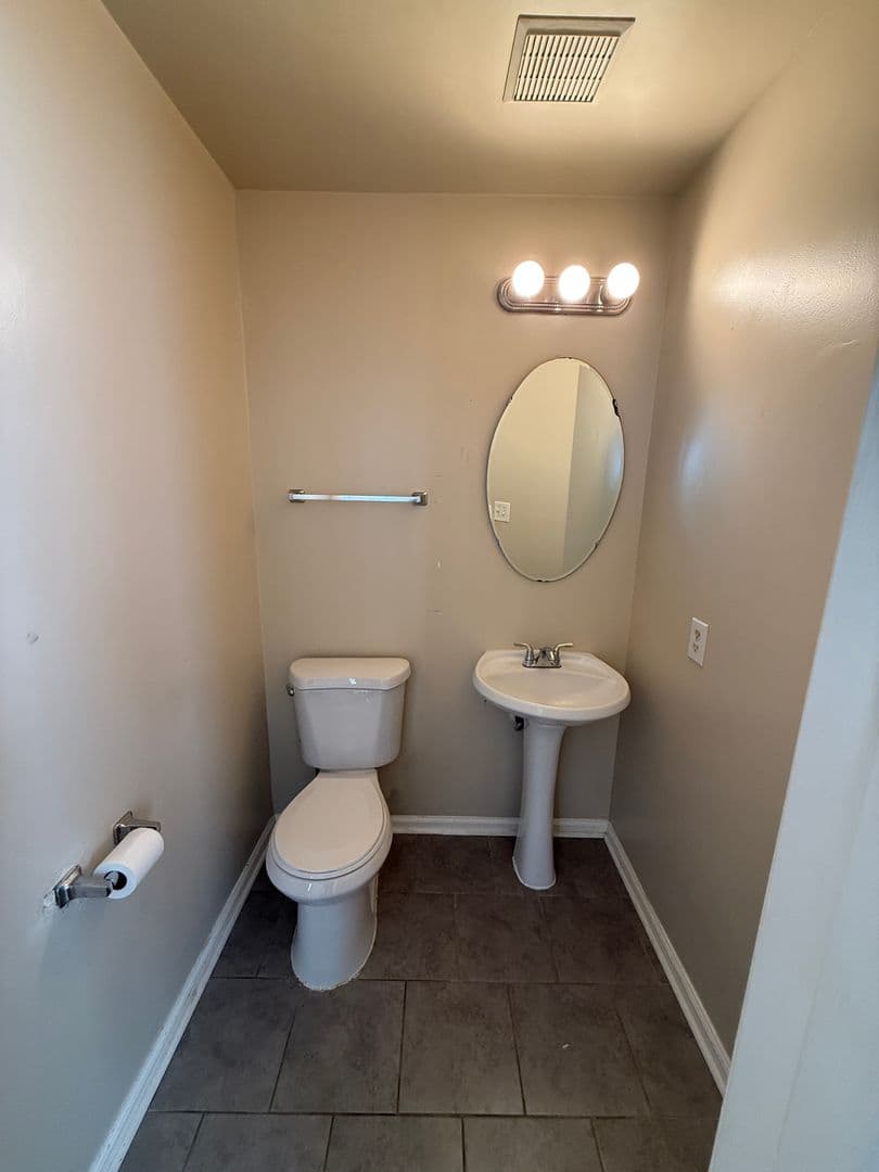 Woodbridge House: 12800 Silvia Loop