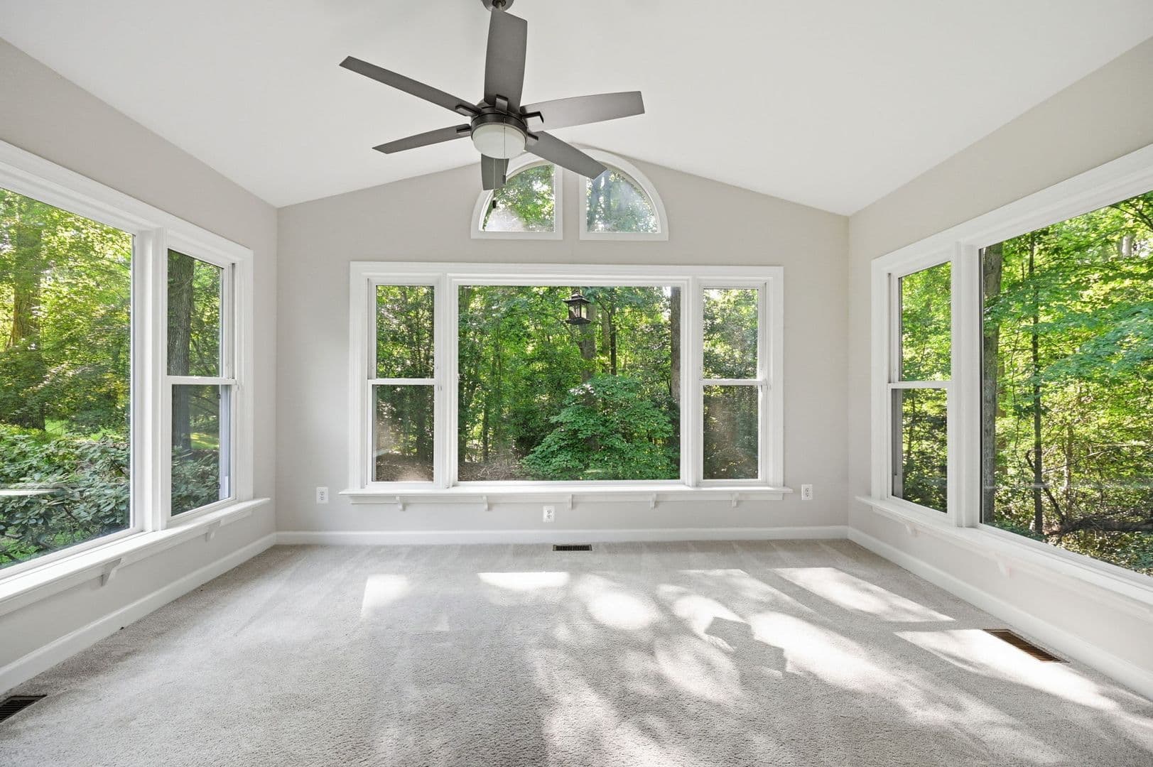 Fredericksburg House: 2 English Hills Dr